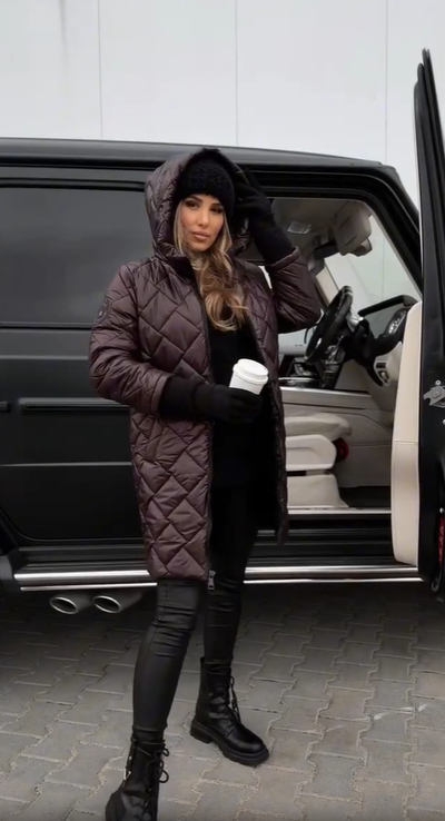 Bogna - Elegancka pikowana kurtka puchowa z kapturem